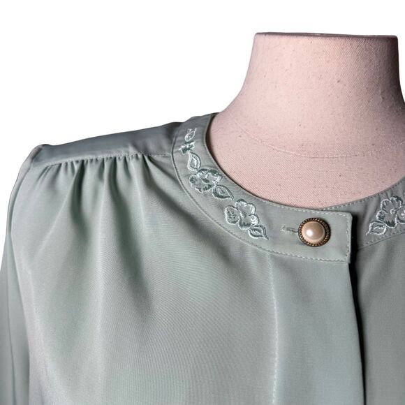 Vintage Koret Sage Green Hidden Button Embroidered Short Sleeve Blouse - Picture 4 of 6
